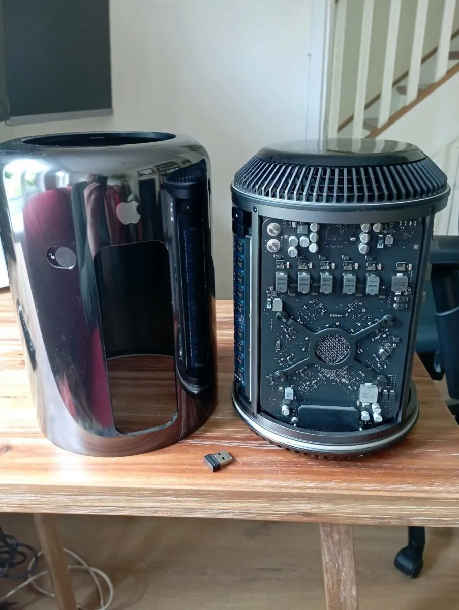Mac Pro 6,1 - Image 1