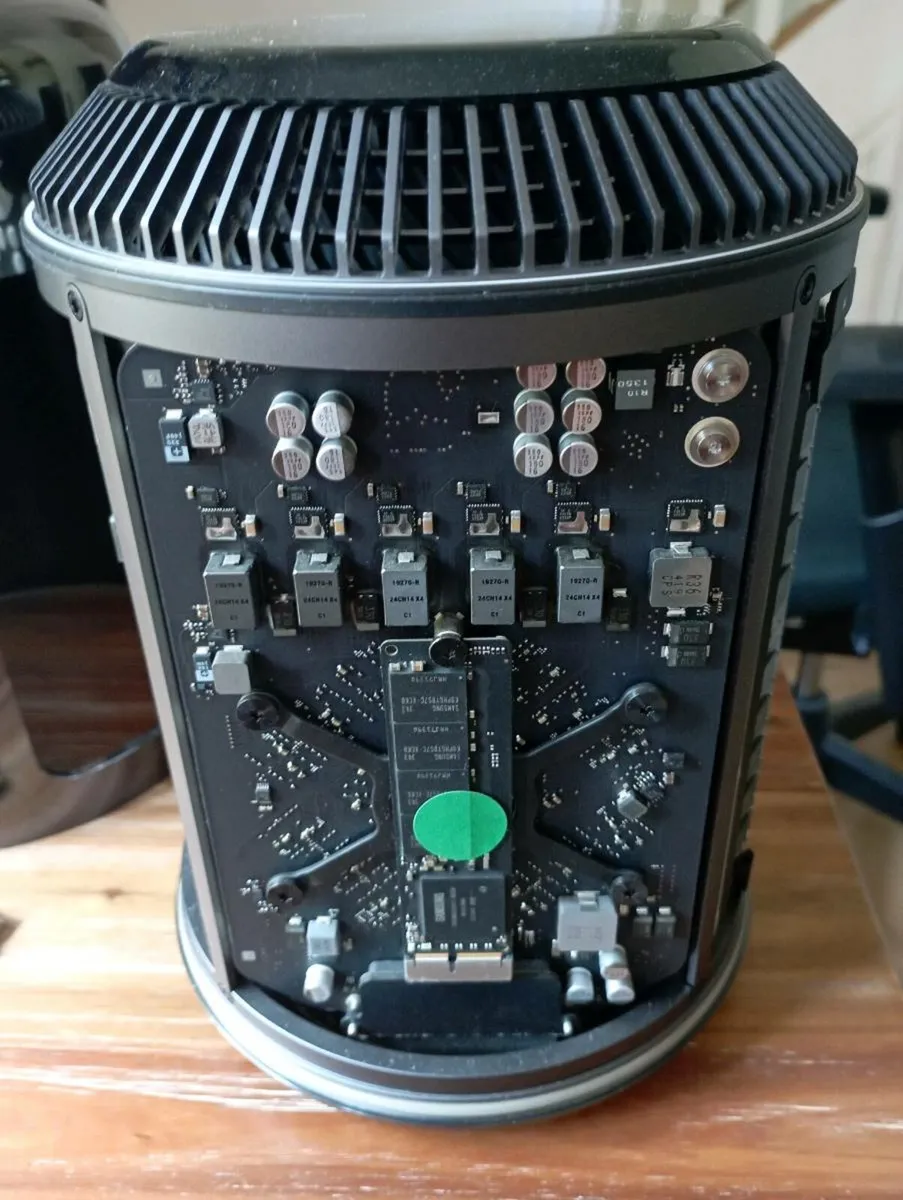 Mac Pro 6,1 - Image 4