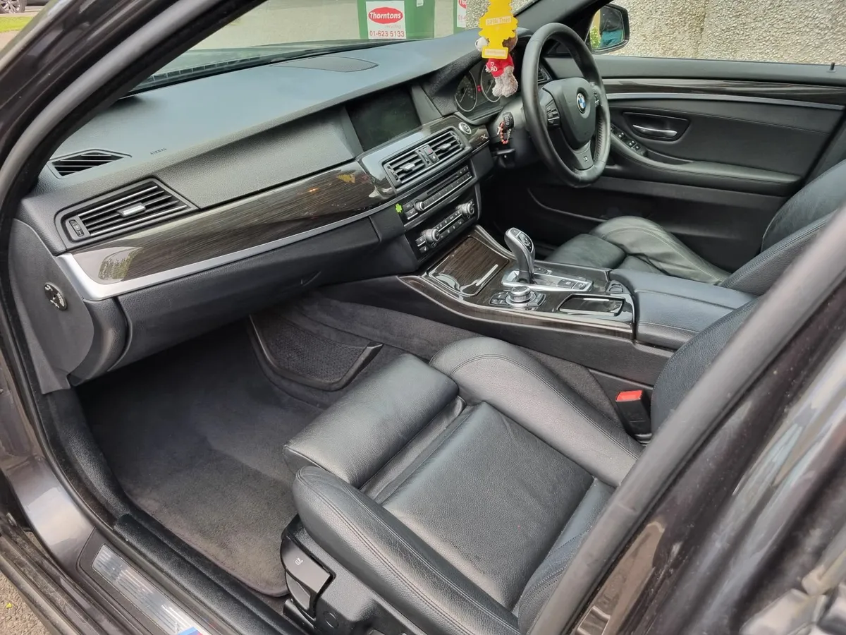BMW 5-Series 2011 - Image 2