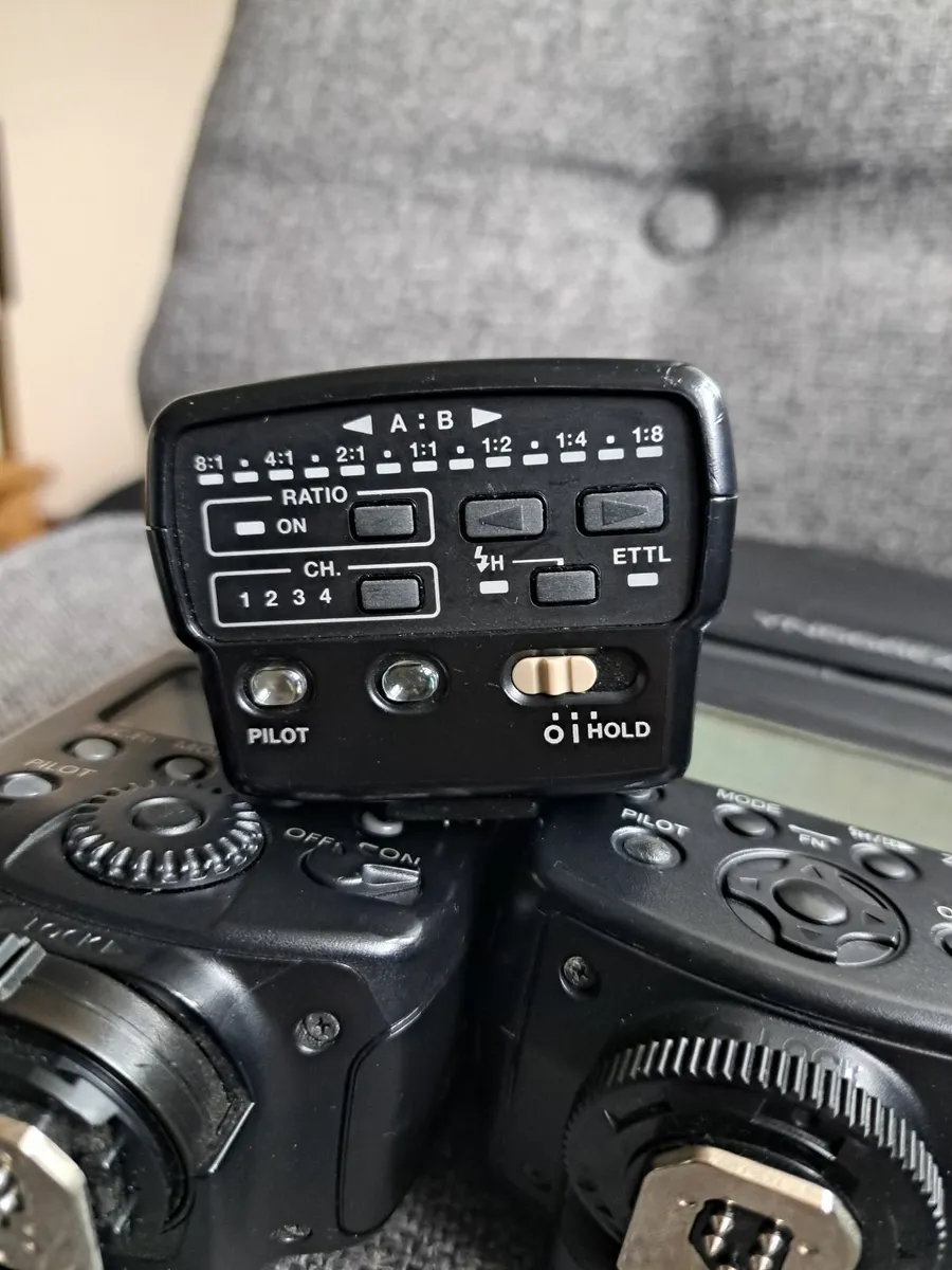 Canon speedlite 580 ex ii with st-e2 trigger +1 fl - Image 1