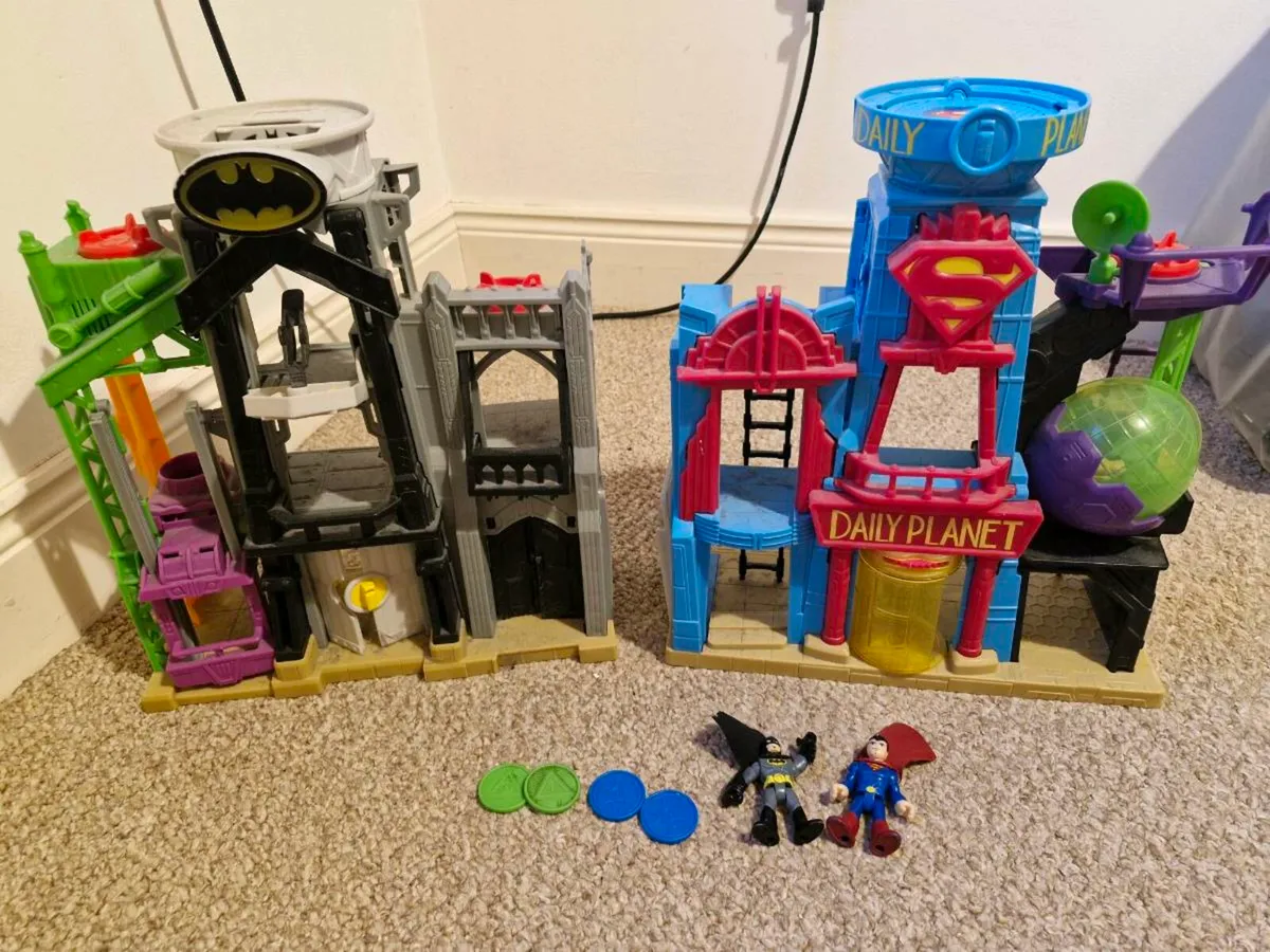 Imaginext Daily Planet & Wayne Enterprises - Image 1