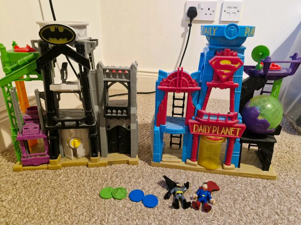 Imaginext Daily Planet & Wayne Enterprises - Image 2