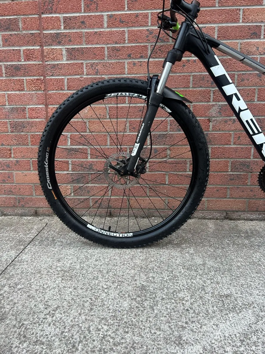 Trek Marlin 5 Mountain Bike - Image 3