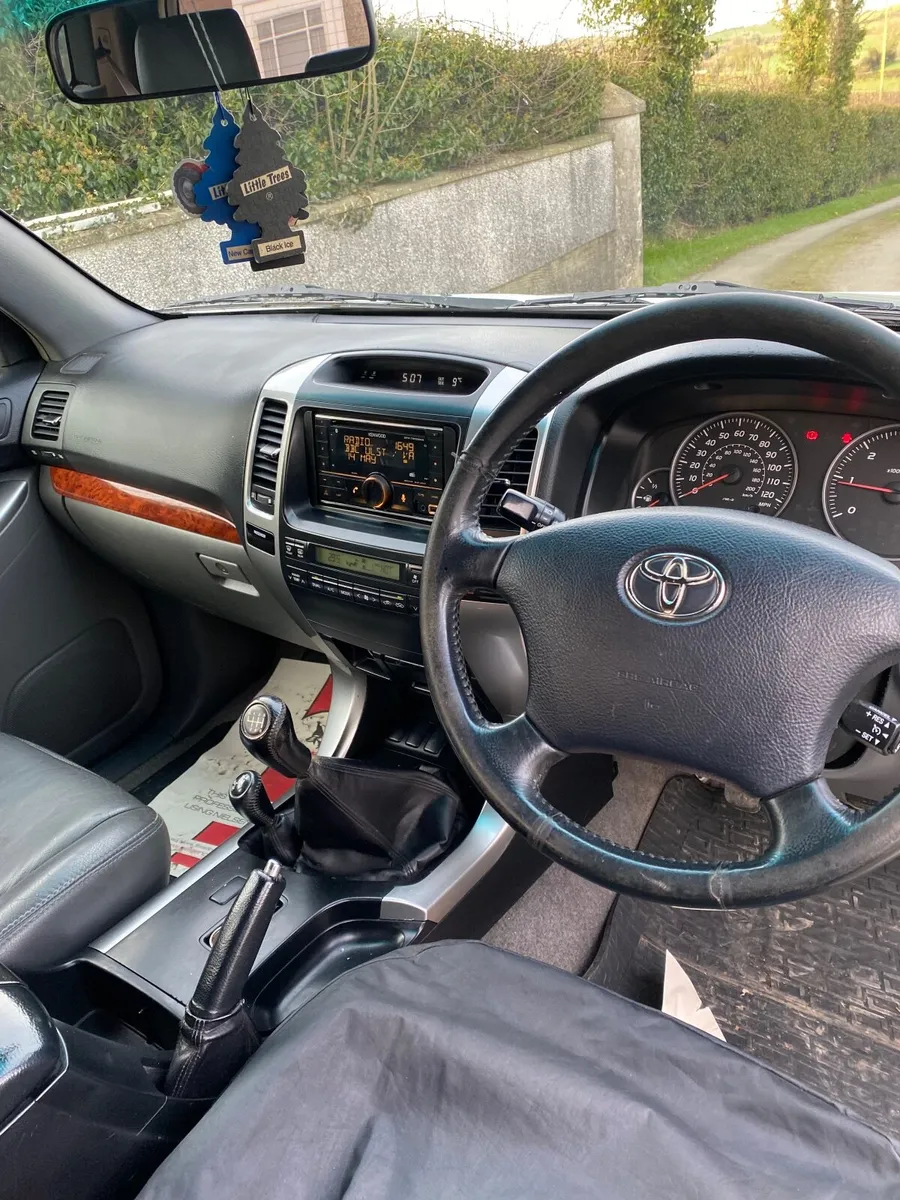 Toyota Land Cruiser 2005 - Image 2