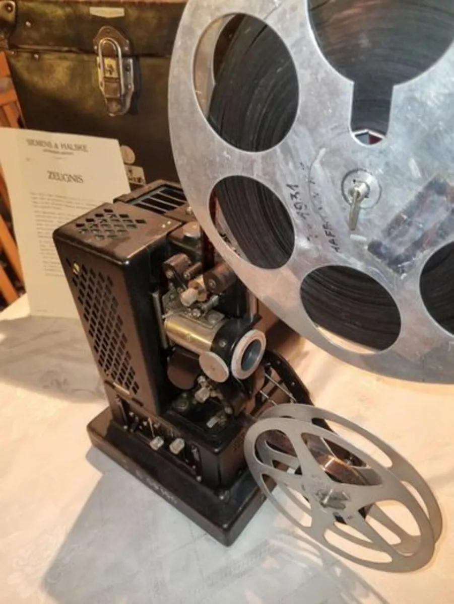 Siemens film projector from the 1930s - Image 2