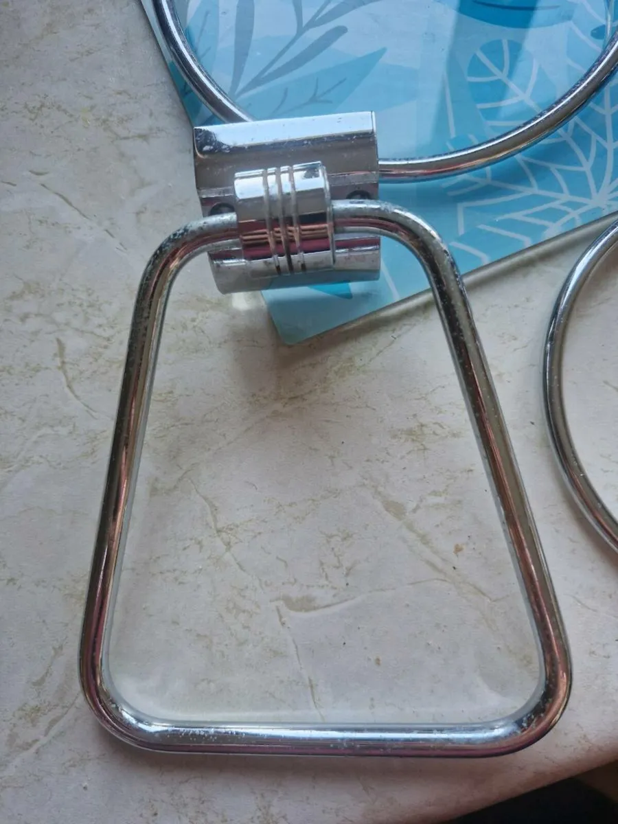 Bathroom accessories - Image 2