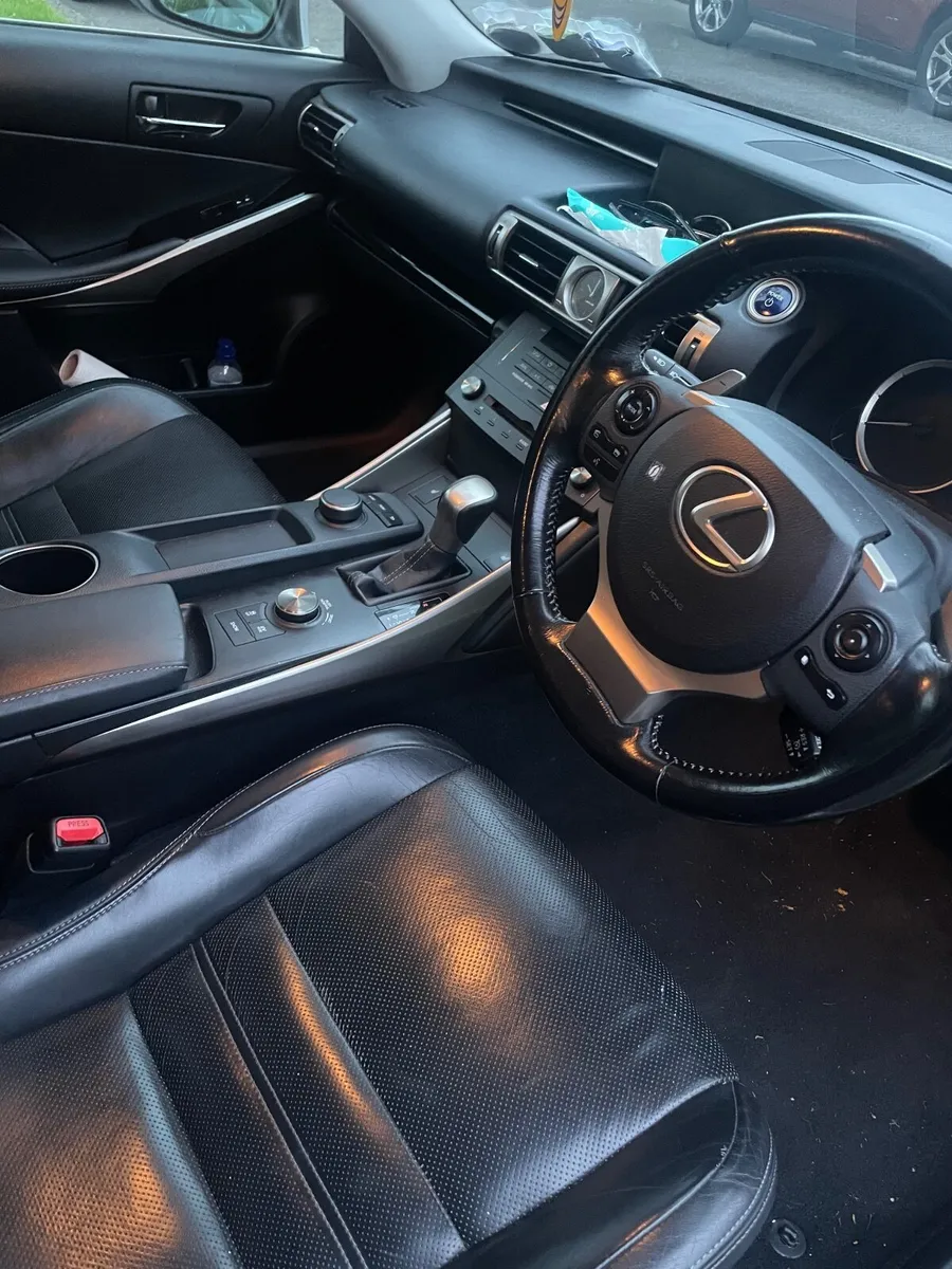 Lexus IS 2015 Hybrid - New NCT 04/27 - Image 4
