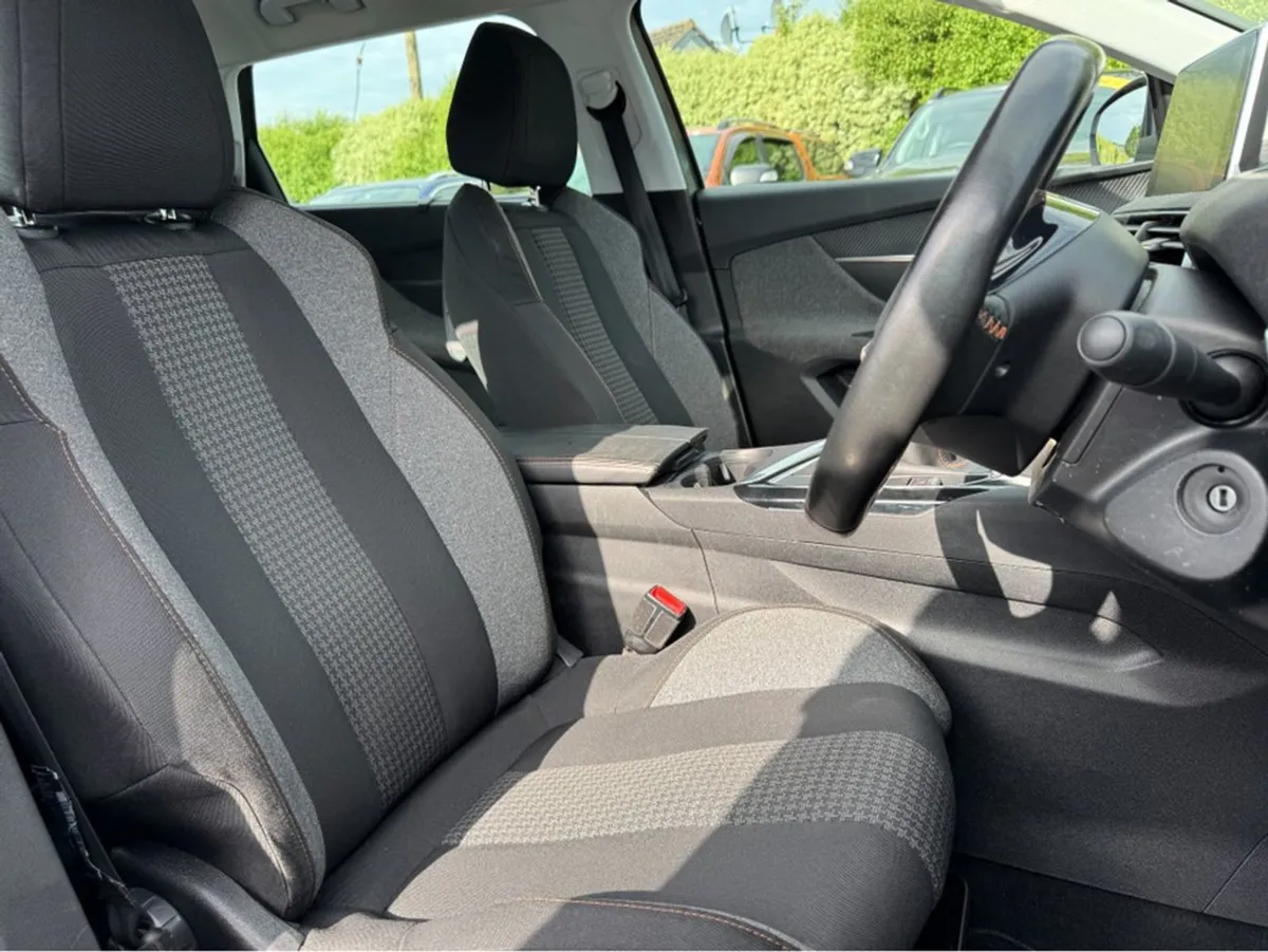 Peugeot 5008 Active 1.6 Blue HDI 120 4 4DR - Image 4