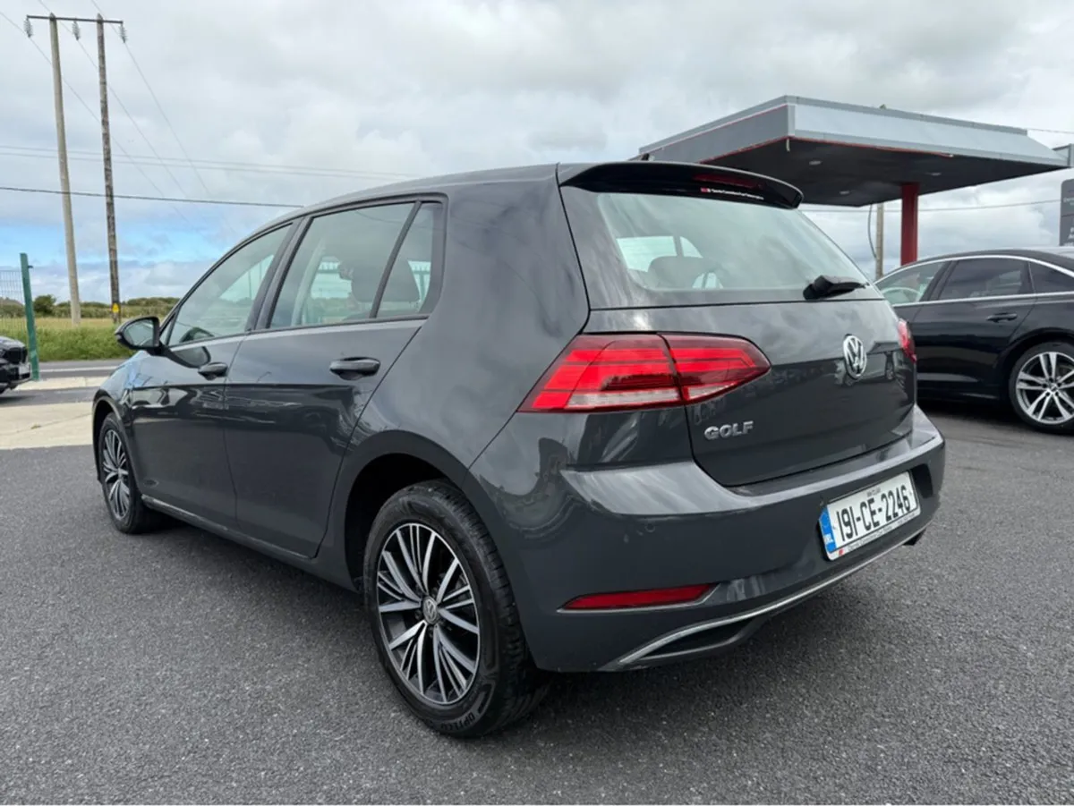 Volkswagen Golf 1.6 TDI SE NAV Bluemotion 115PS 5 - Image 3
