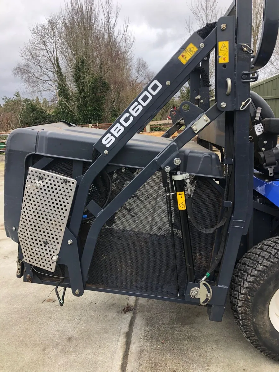 Iseki Ride on lawnmower - Image 1