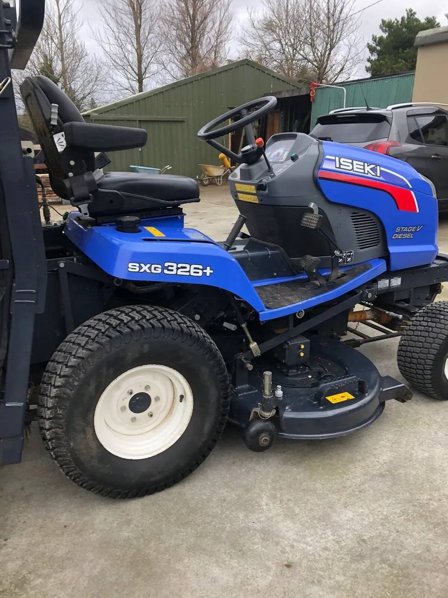 Iseki Ride on lawnmower - Image 2