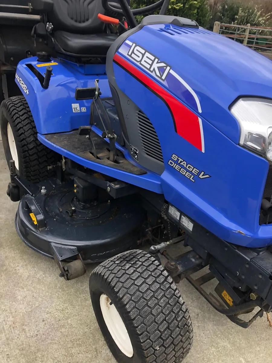 Iseki Ride on lawnmower - Image 3
