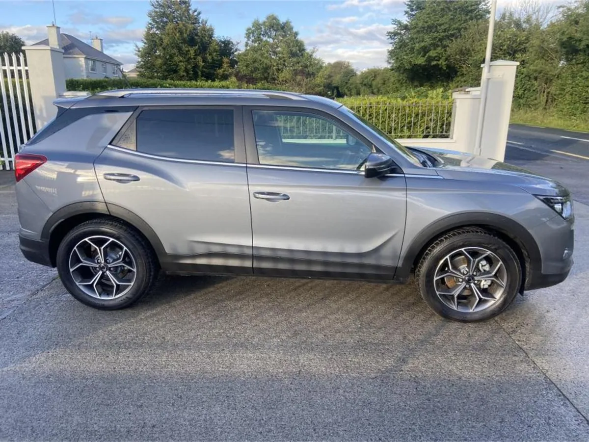 KGM Korando Korando 5 Seater Diesel Manual Passen - Image 3