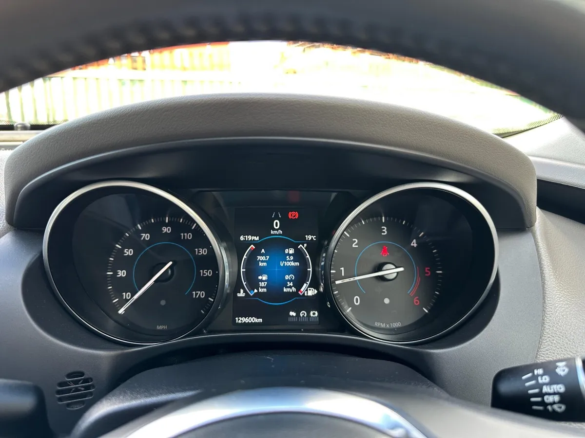 Jaguar XE 2017 - Image 3