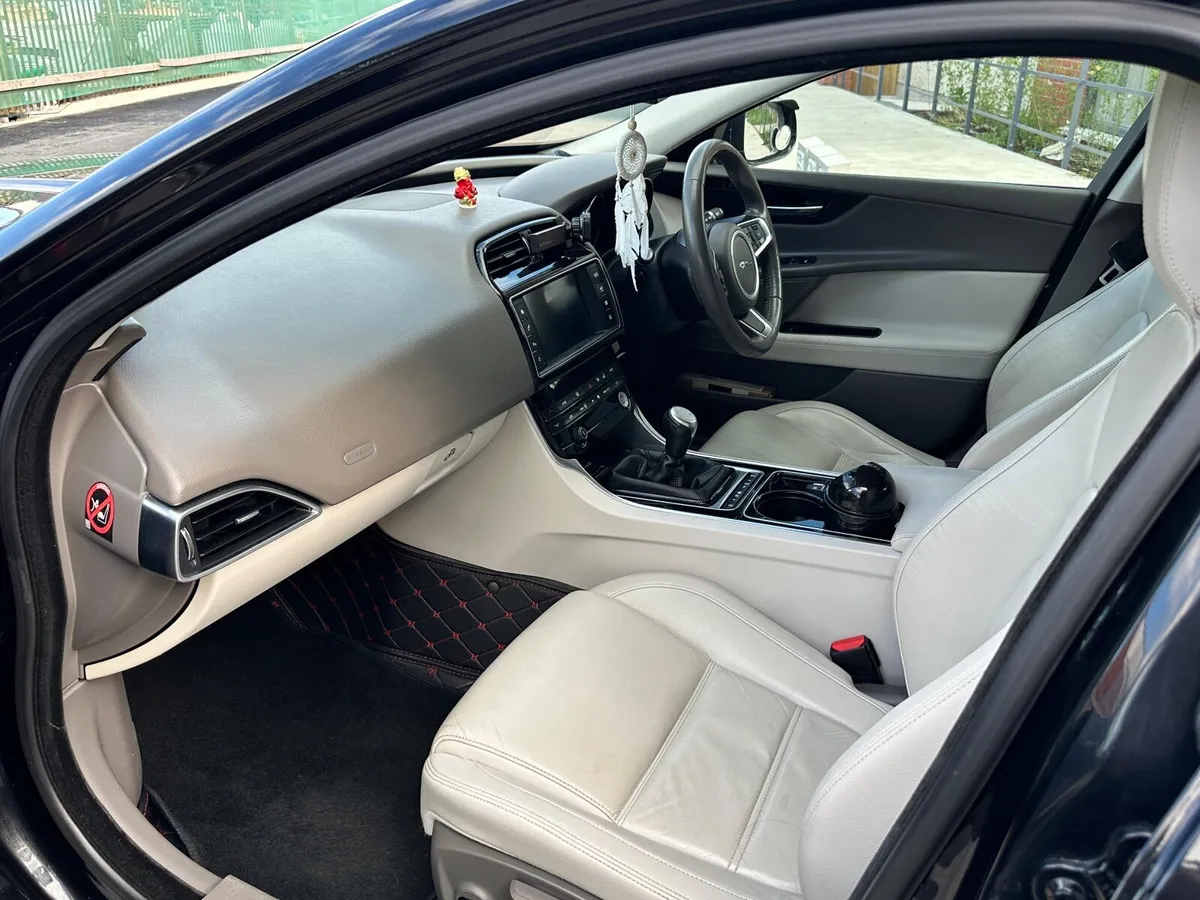 Jaguar XE 2017 - Image 4