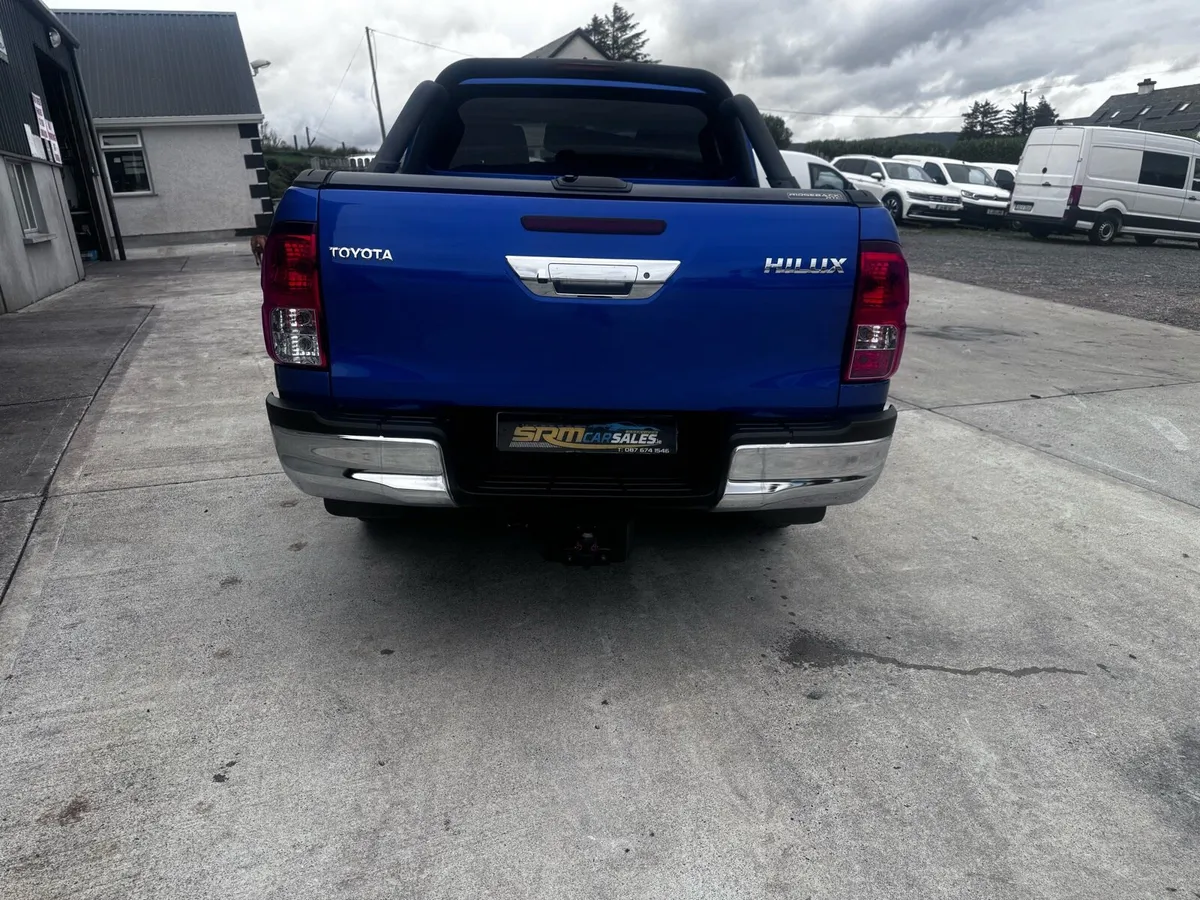 2023 toyota hilux 2.8 auto - Image 4
