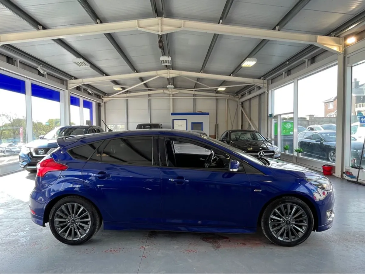 Ford Focus St-line 1.5 TD 120PS 6speed 4DR - Image 4