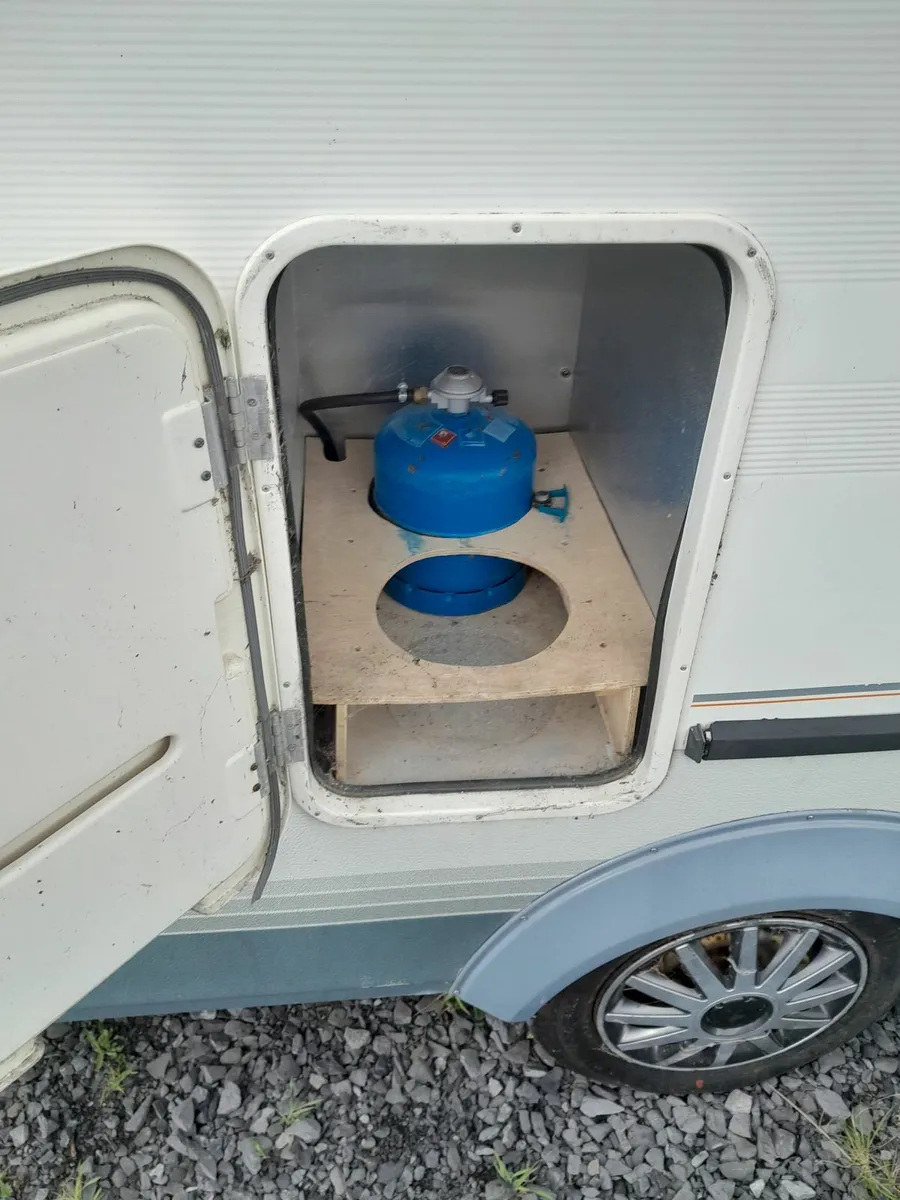 QUIRKY REVAMPED 2 BERTH ABI CARAVAN - Image 2