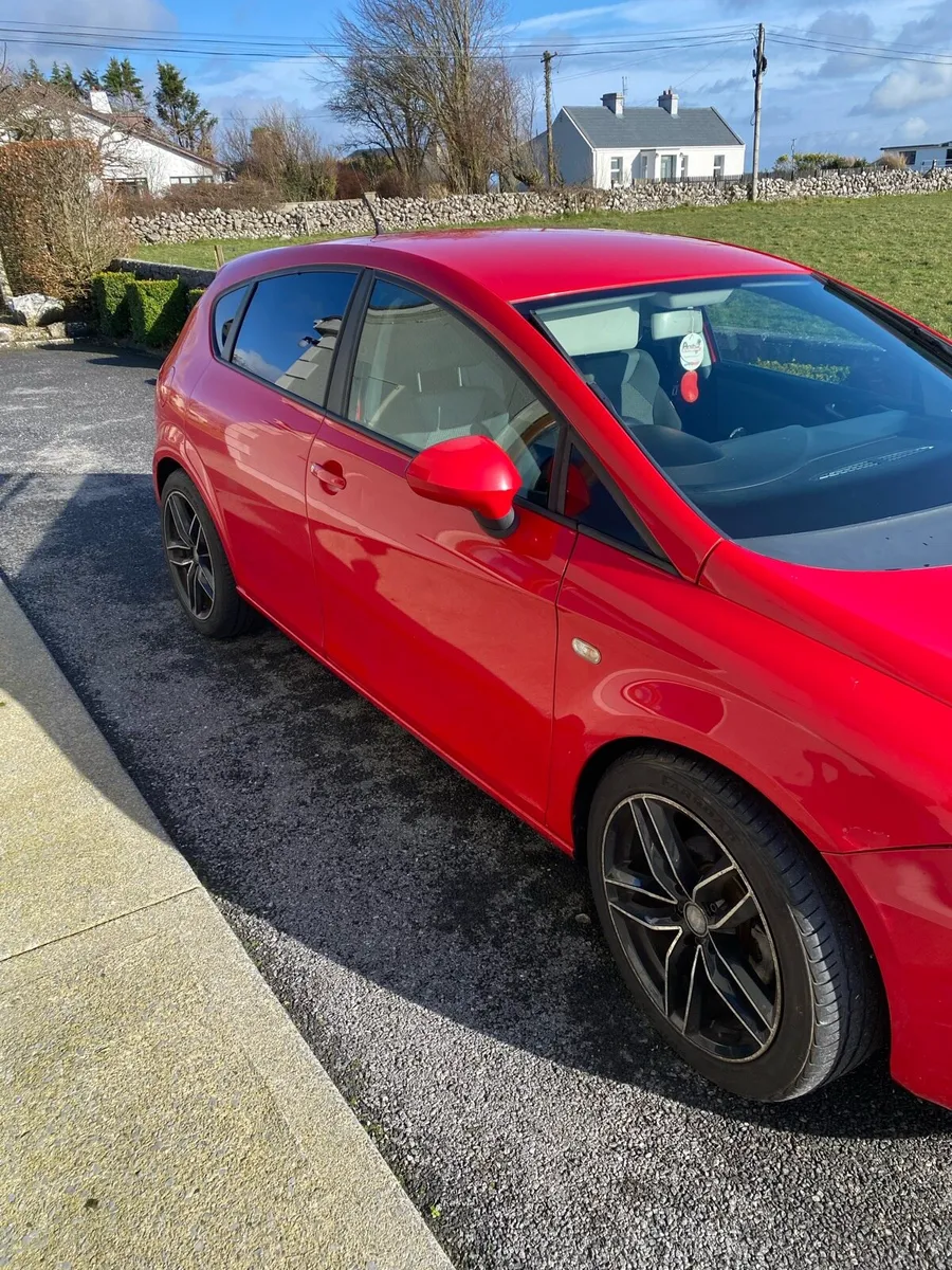 Seat Leon 1.6 TDI 2011 - Image 2