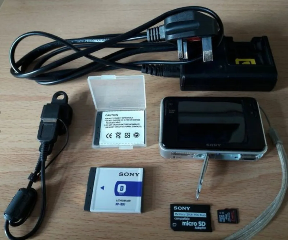 SONY DSC-T2 compact camera, 8MP, with touchscreen - Image 4