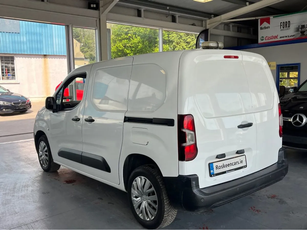 Peugeot Partner Prof Plus 1.6 HDI 100 1 1000KG 2DR - Image 4