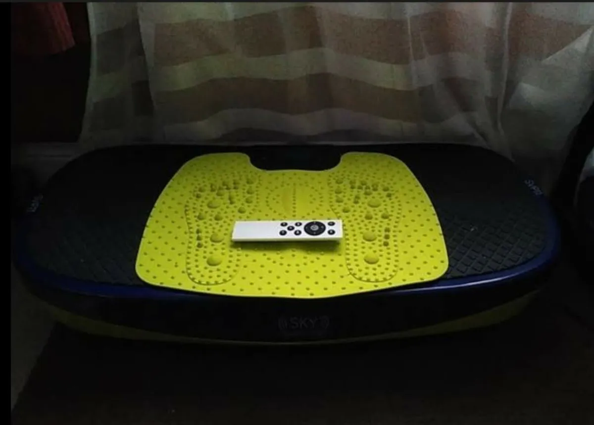 Fitness machine, vibrating plate - Image 1