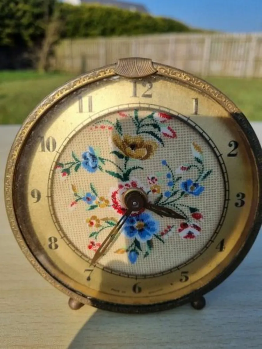 Vintage Scottish/English desk clock - Image 1