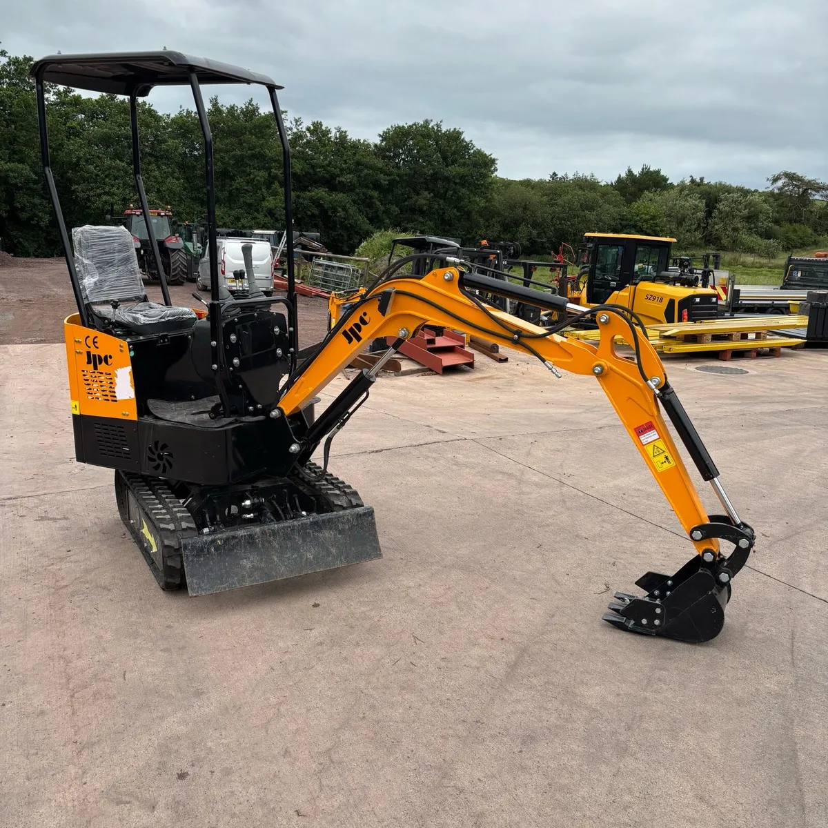 Year 2024 1ton Mini Digger - Image 2