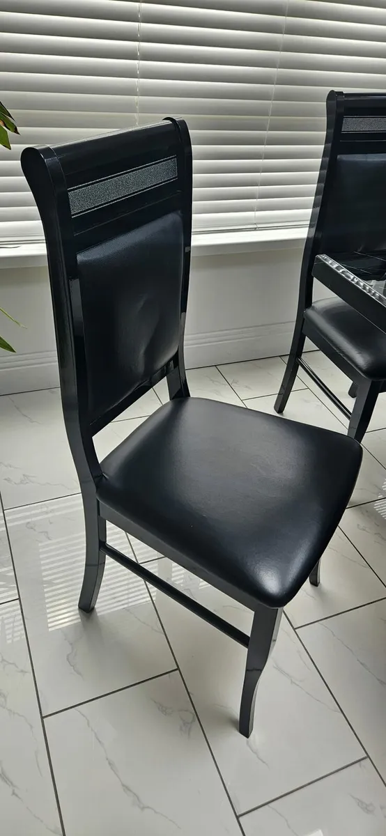 Table & 6 Chairs - Image 4