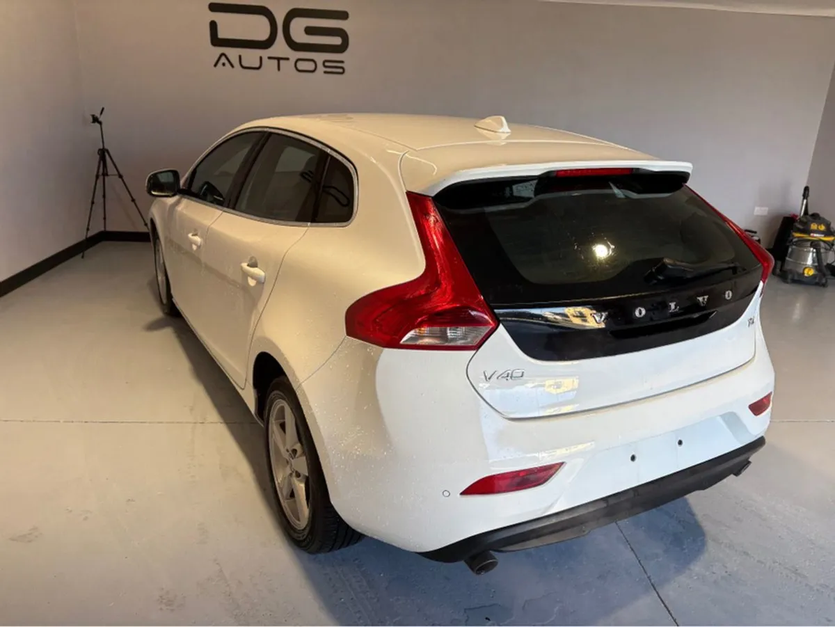 Volvo V40 T4 - Low KMs - New NCT - Reverses Camera - Image 3