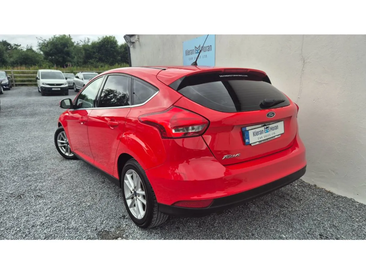 Ford Focus 5DR - Image 3