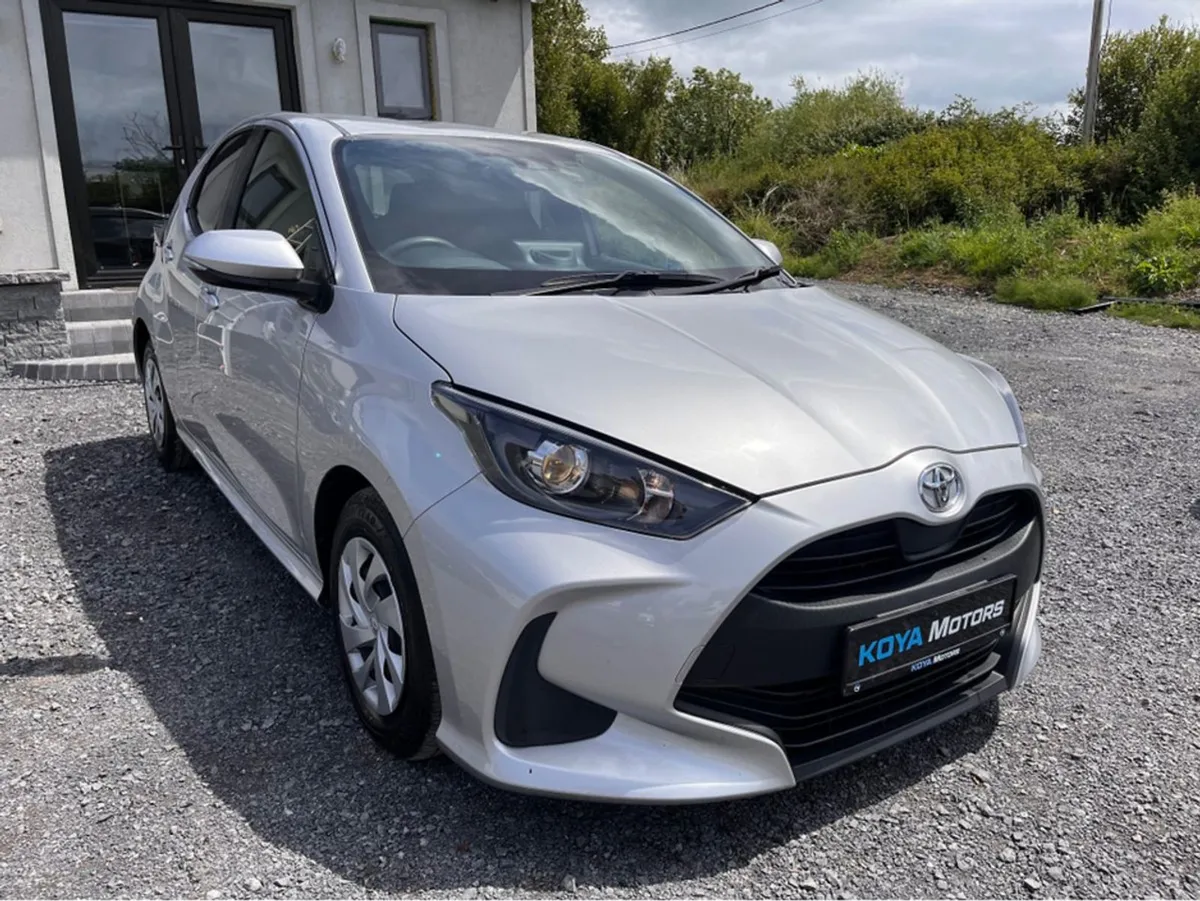 Toyota Yaris 1.0 Petrol Auto X // Reversing Camer - Image 3