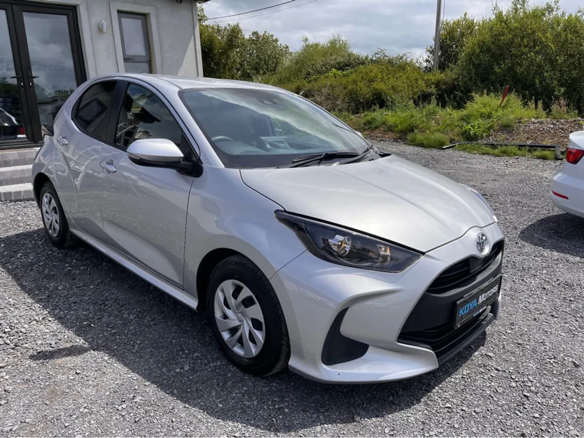Toyota Yaris 1.0 Petrol Auto X // Reversing Camer - Image 4
