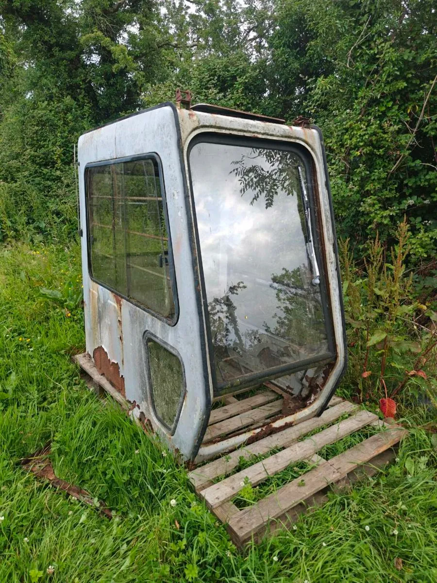Hitachi Ex100 cab - Image 1
