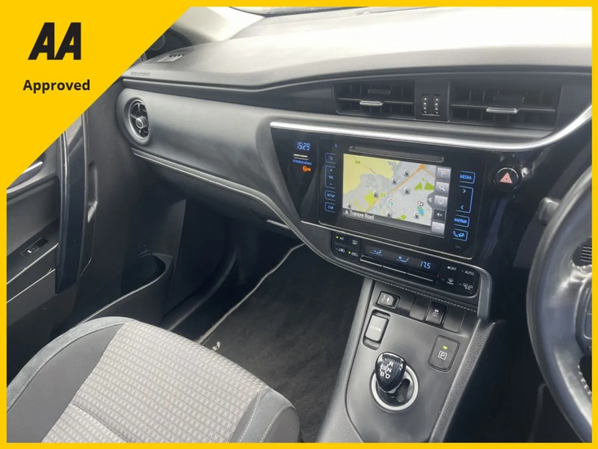 Toyota Auris Hybrid Luna Sport 4DR Auto - Image 4