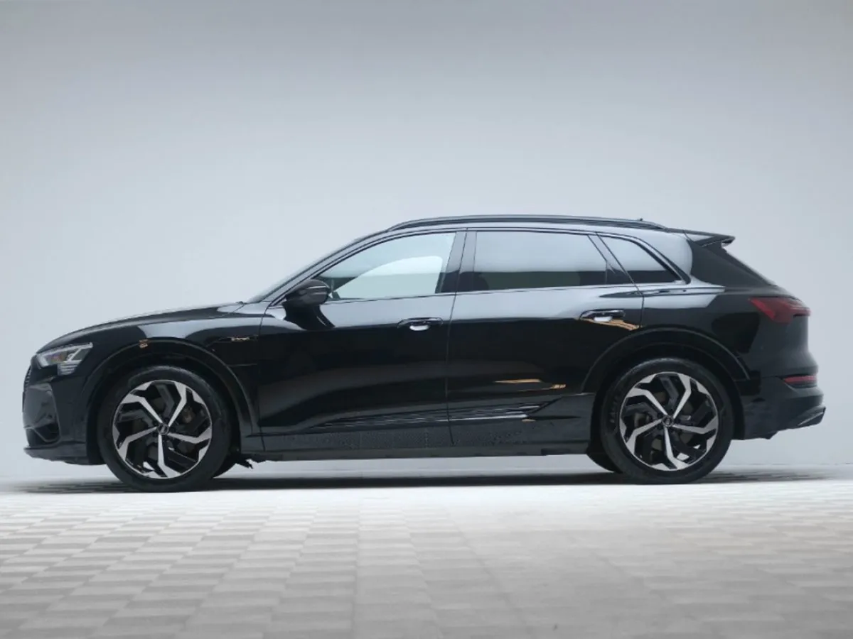 Audi E-Tron Quattro Black Edition - Image 4