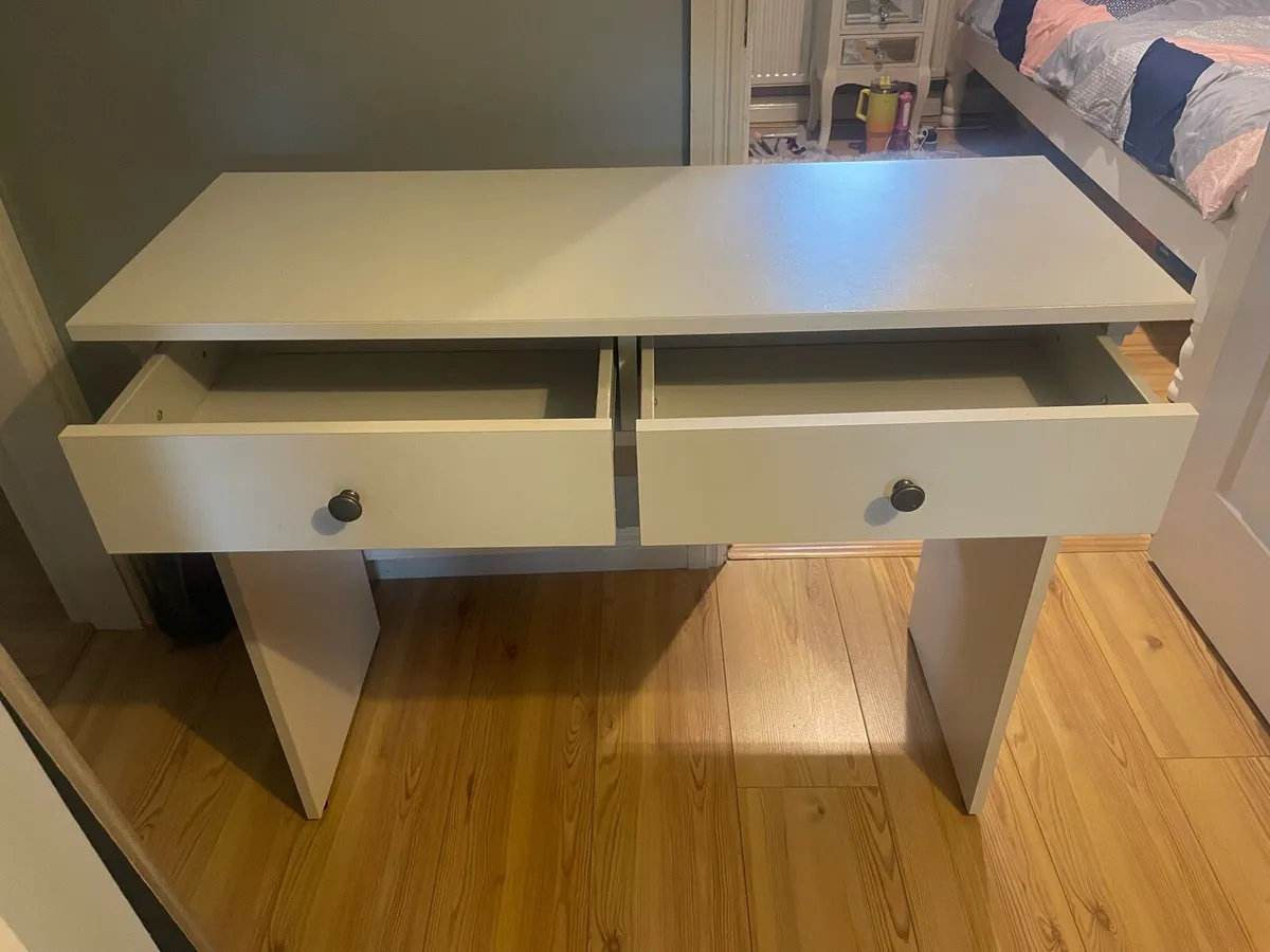 Bedroom set - Image 4