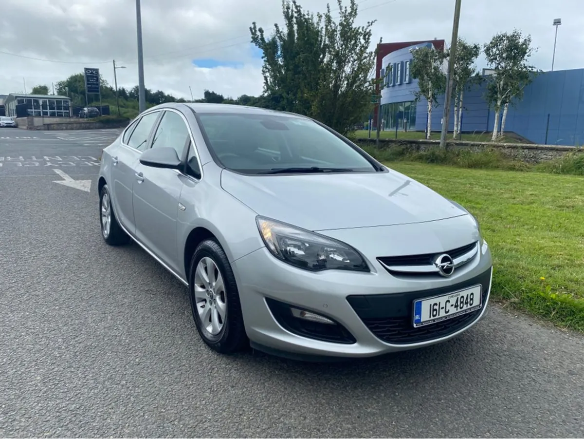 Opel Astra Saloon 1.4 I 4DR - Image 2