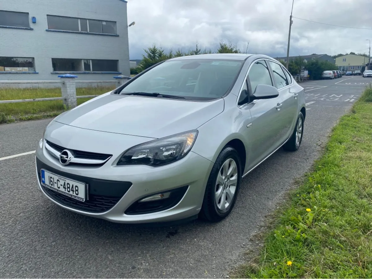 Opel Astra Saloon 1.4 I 4DR - Image 4