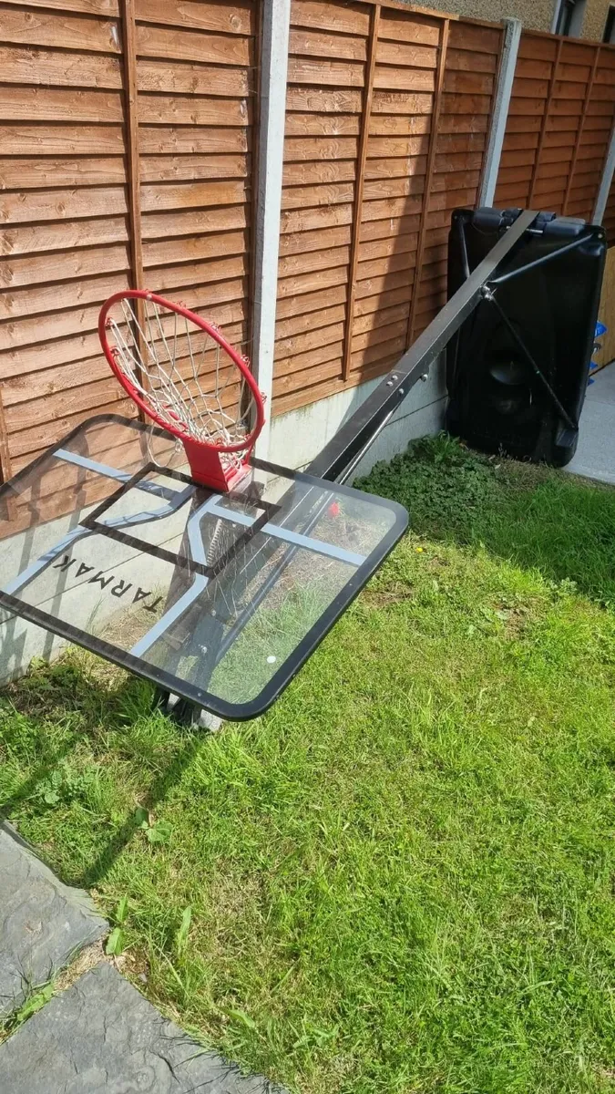 Basketball hoop