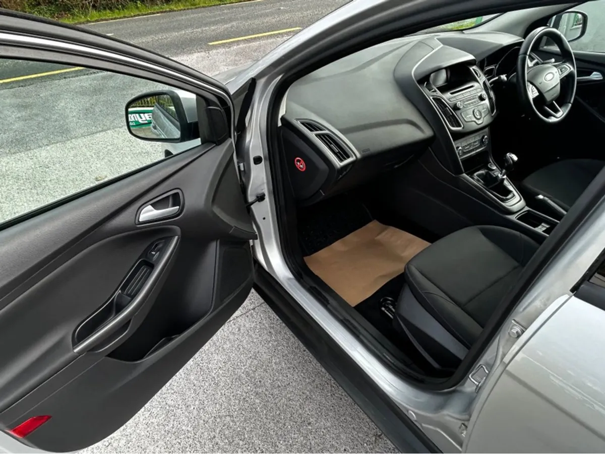 Ford Focus Style 1.5 TD 95ps 6speed 4 5DR 4DR - Image 4
