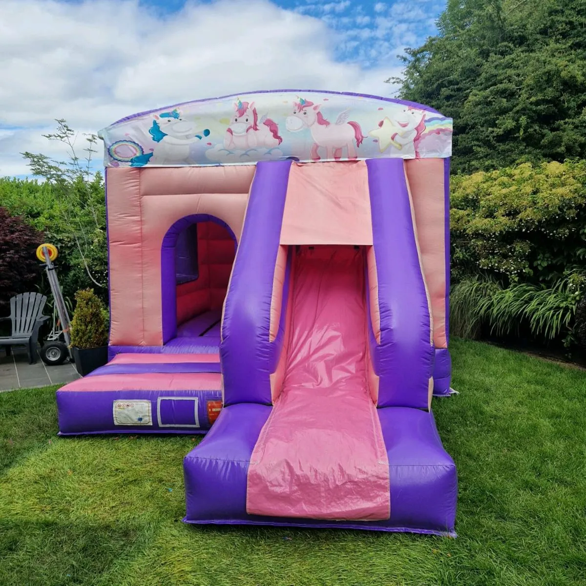 Bouncy castles with slide - Image 3