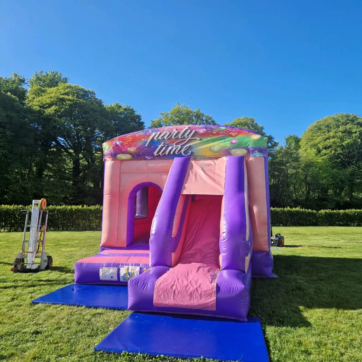 Bouncy castles with slide - Image 4