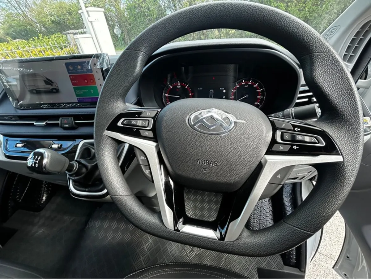 Maxus Deliver 9 New Model Base With Entertainment - Image 2