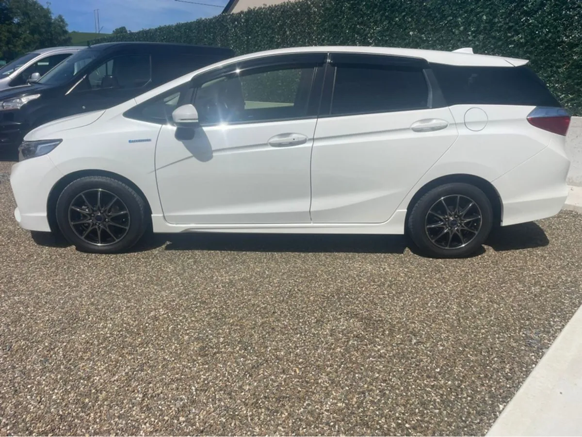 Honda Shuttle 1.5 Hybrid - Image 4