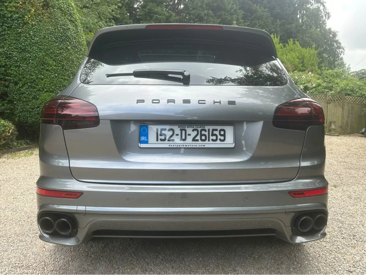Porsche Cayenne S E-hybrid  amazing Specification - Image 4
