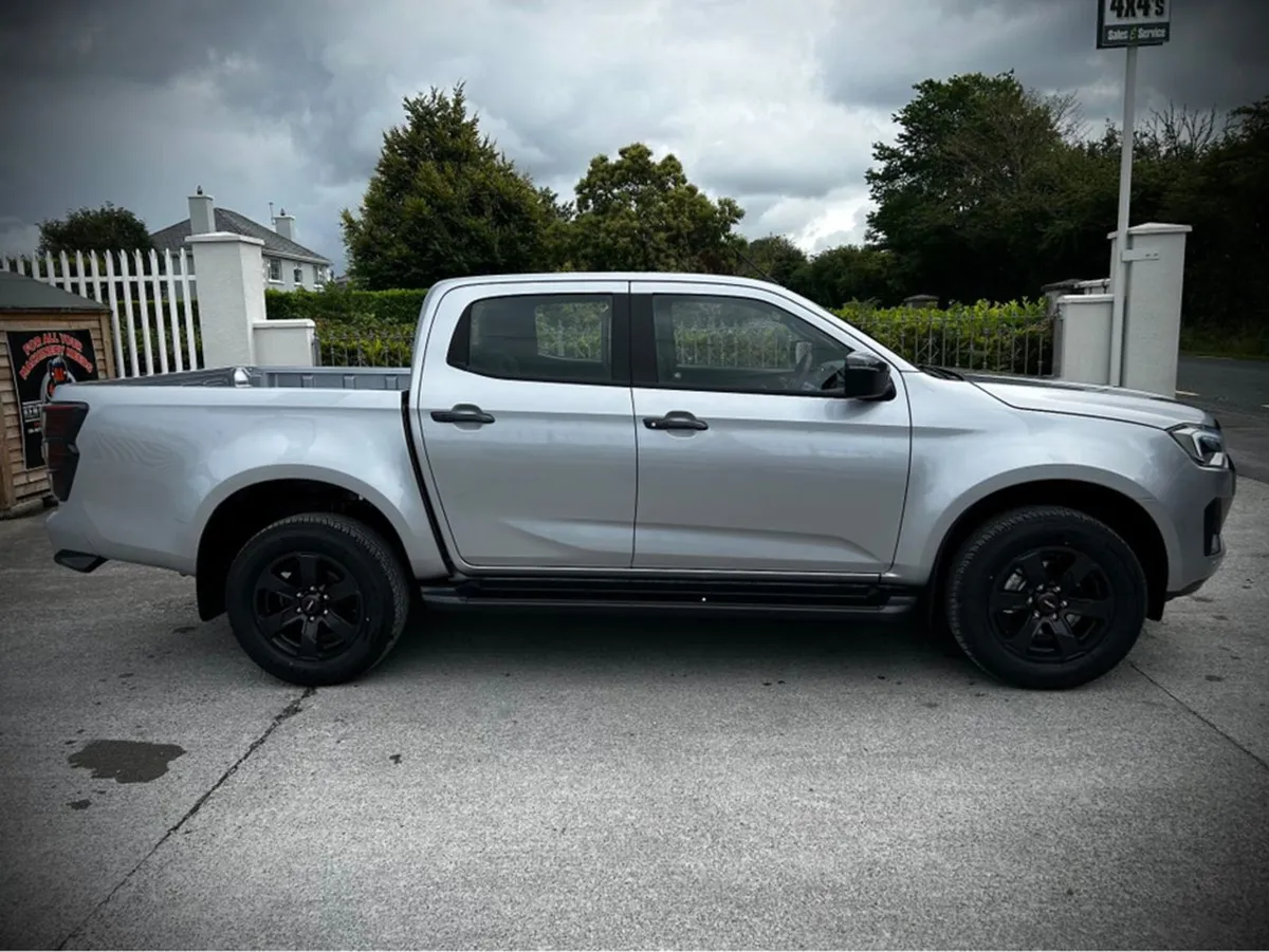 Isuzu D-Max Book Your 242 LSE Auto D MAX Today - Image 4