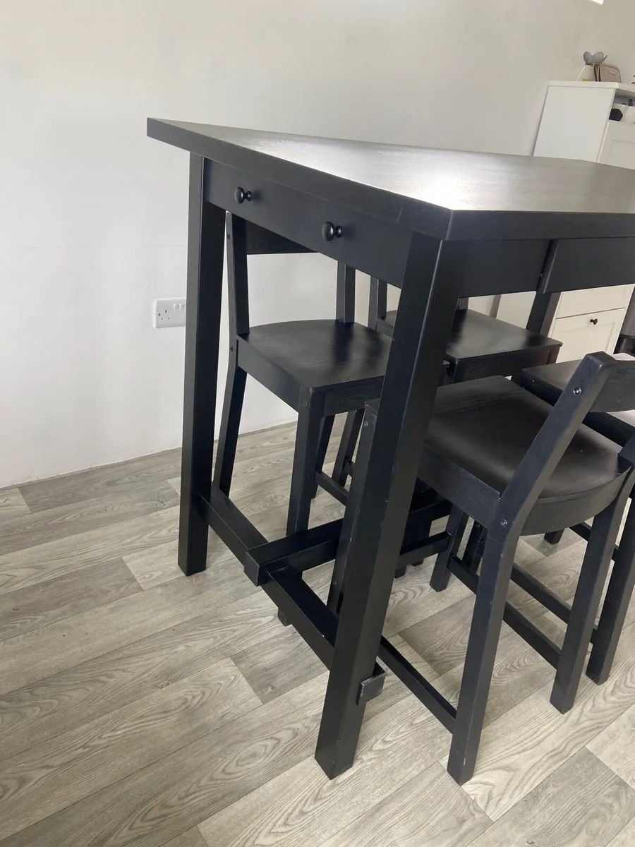 Table and Chairs - Image 3