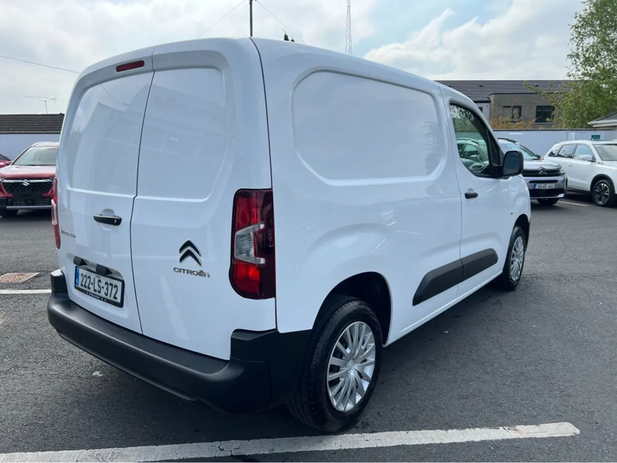 Citroen Berlingo LX Bluehdi 100 MWB 65 650KG My22. - Image 3