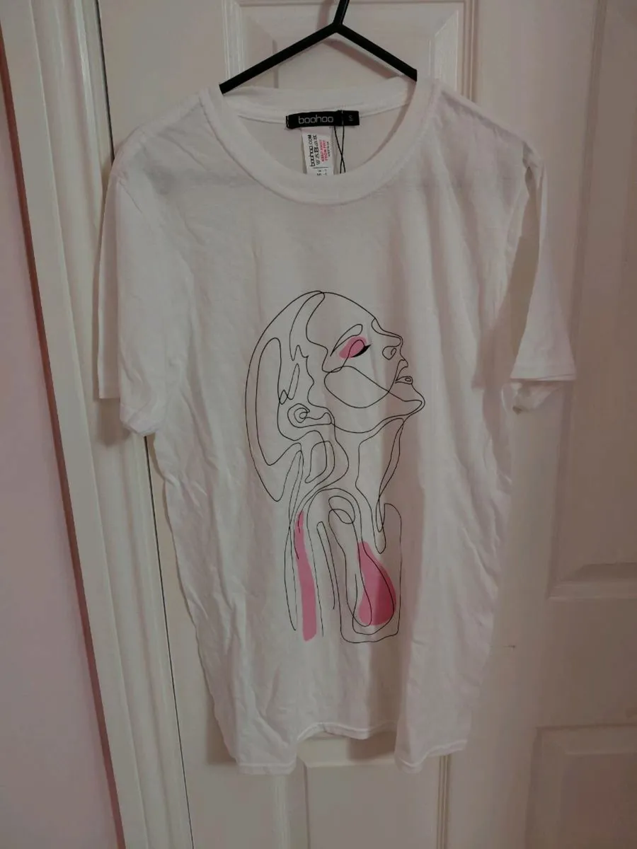 Womens Boohoo graphic t-shirt - Image 1